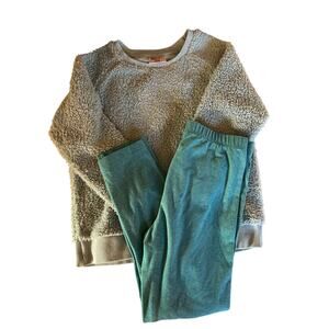 32 heat teal cozy top and leggings size 5/6